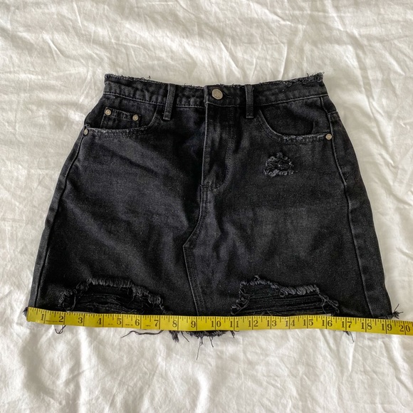 2/$40💜 CLOSET CLEAN OUT: Missguided denim skirt with rips - Picture 4 of 9